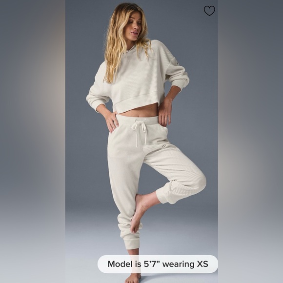 Alo Yoga NWOT Muse Sweatpants Ivory Size L - Picture 6 of 11